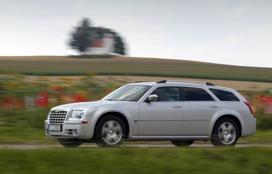  Chrysler 300C Touring 2005 года  (фото 26 из 44)